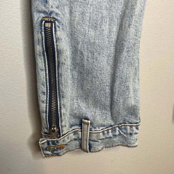 REVICE | Distressed Zip Ankle Jeans - Picture 4 of 9